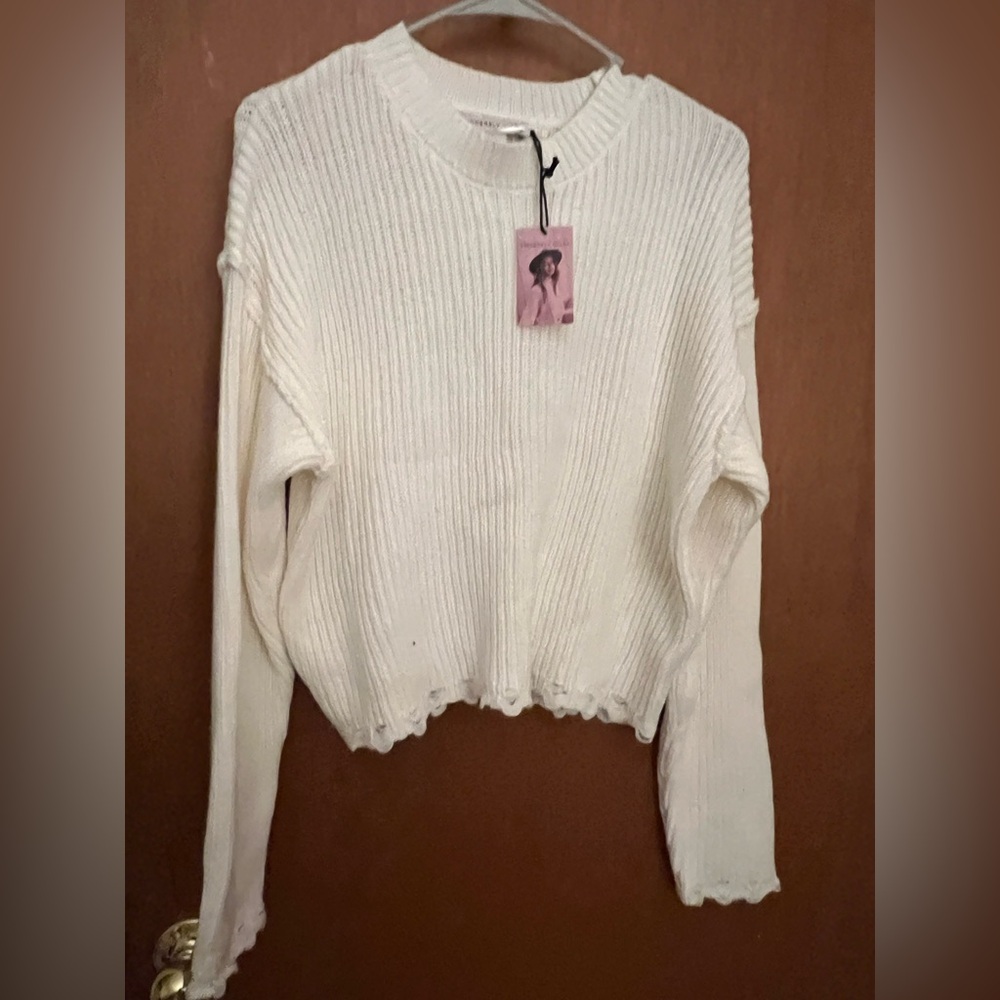 Women’s Cropped Sweater. Size Large.
